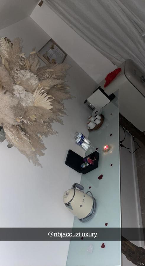 Appartement Jacuzzi Prive Avignon Exterior foto